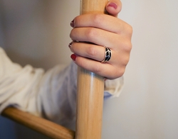 Bague plume noire