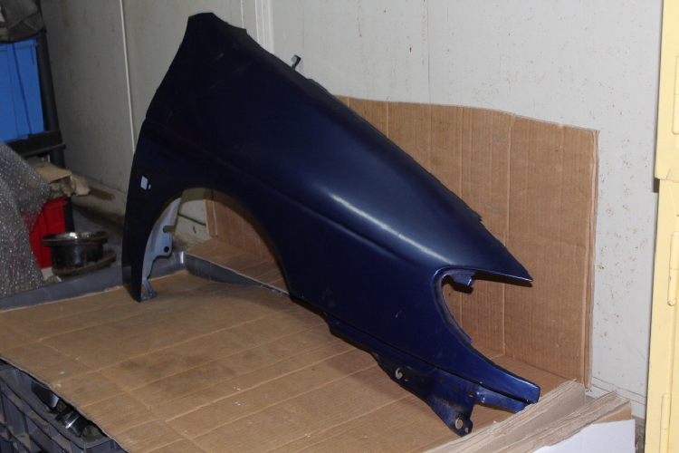 Aile Avant Droite Pour Renault Mégane 3 - Pièce D'Occasion En Bon État - Compatible Modèles Mégane III