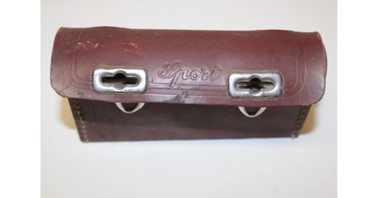 2 sacoches vintage velos,cyclomoteurs metal et simili cuir