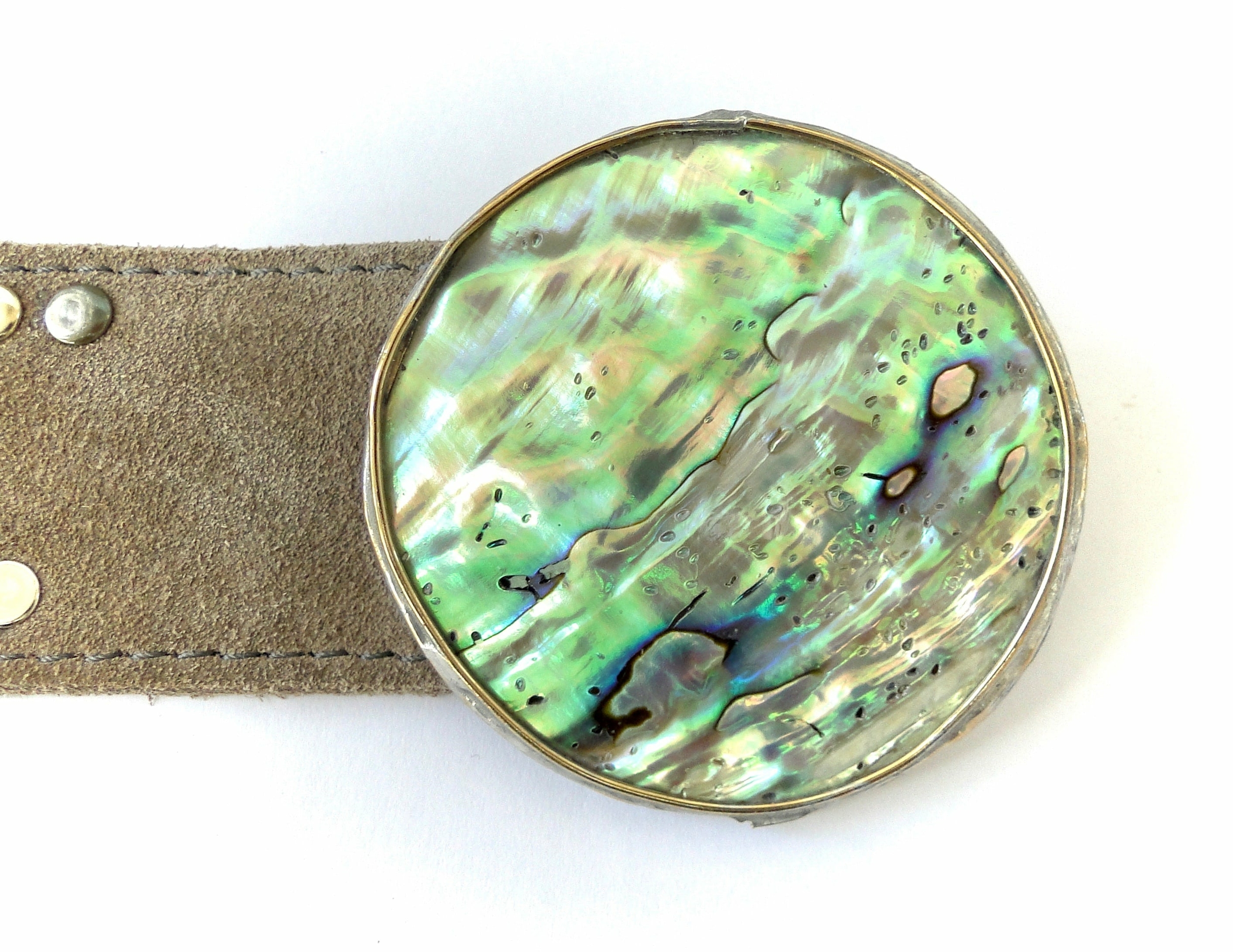 Détail boucle en nacre abalone ceinture BARRY SABLE Marie Lindien