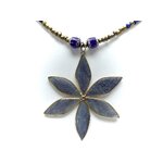 Collier Flower perles pierres naturelles pendentif fleur bleue métal doré Marie Lindien 4