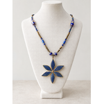 Collier Flower perles pierres naturelles pendentif fleur bleue métal doré Marie Lindien