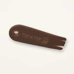 Tire-tique Tikatik marron avec écriture en relief