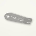 Tire-tique Tikatik blanc avec écriture en relief