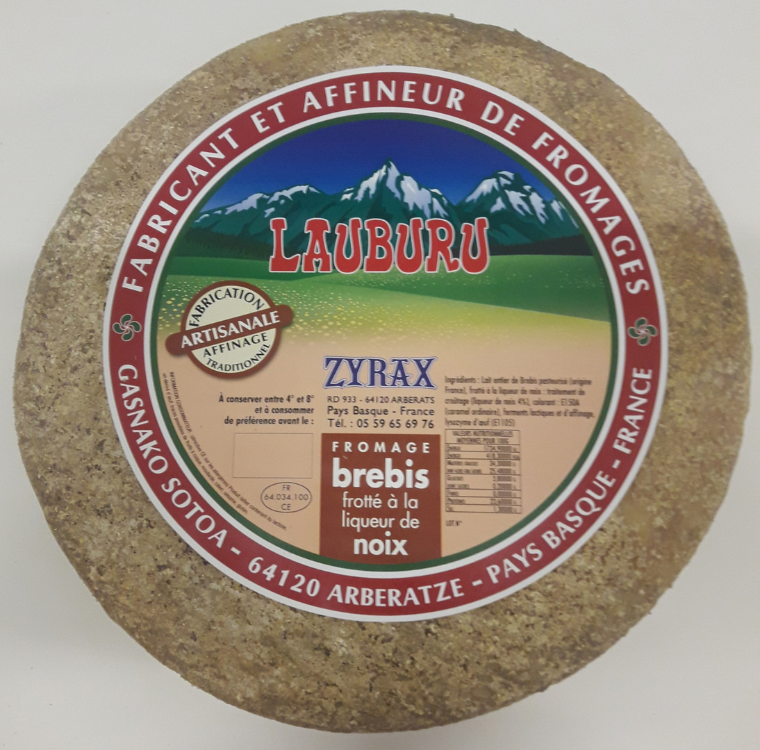 Tomme de brebis frotté à la liqueur de noix Fromage artisanal du Pays