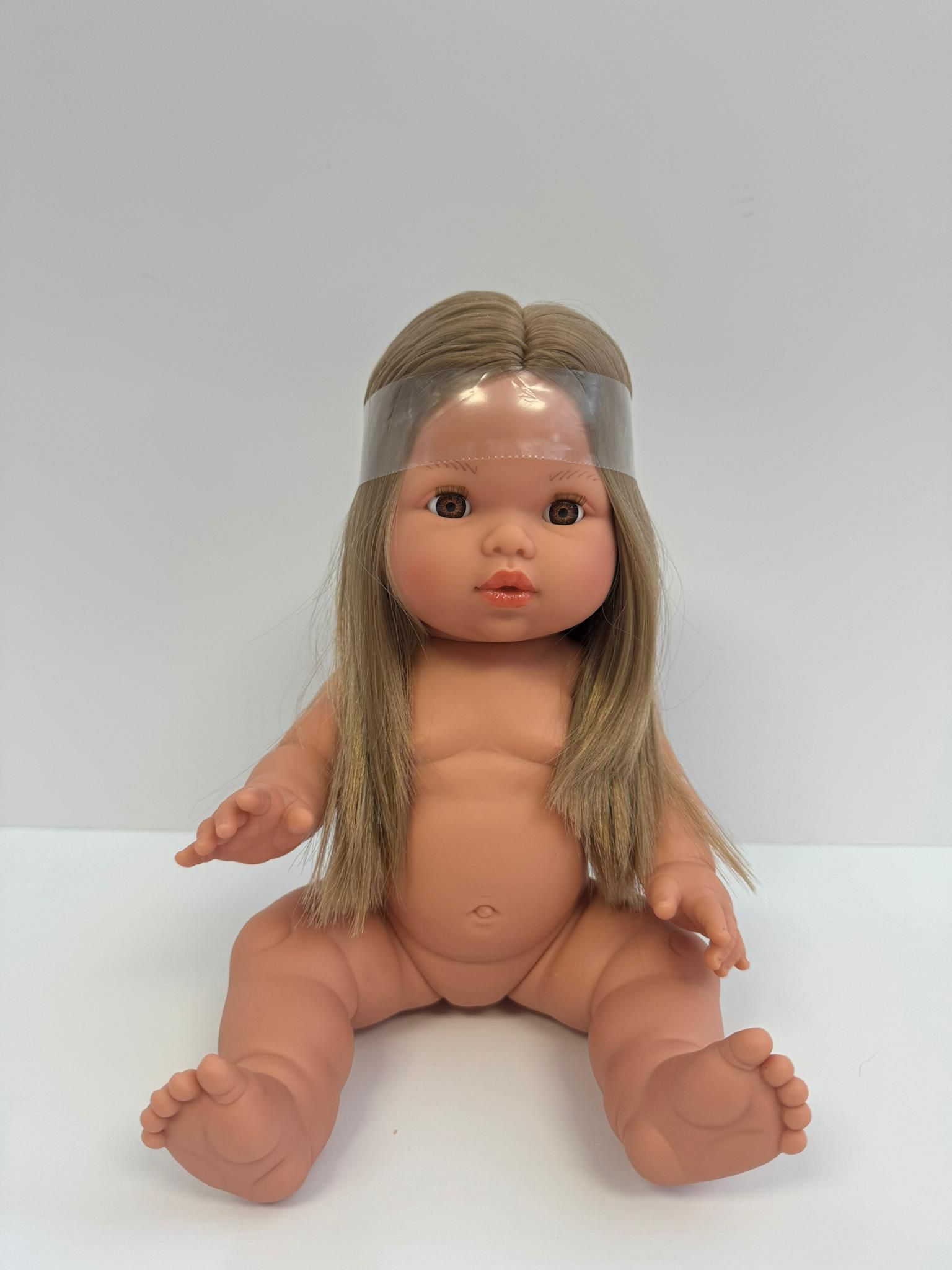 Nouvelle poupée blonde