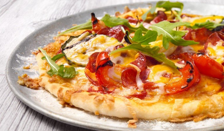 pizza-aux-pepperoni-amore-et-legumes-grilles