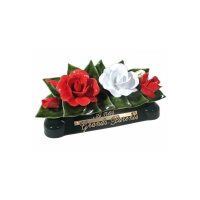 Fleurs céramique devant de tombe roses et boutons rouge et blanc