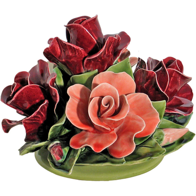 Fleurs céramique dessus de vases bouquet roses grenat et floralie