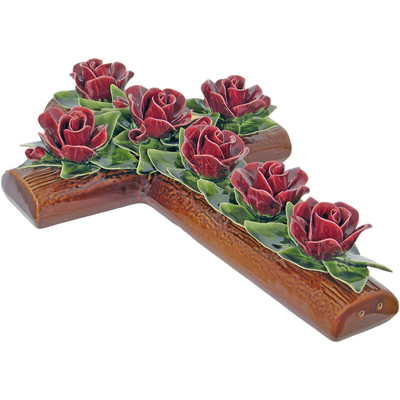 Fleurs ceramique croix roses grenat et boutons de roses