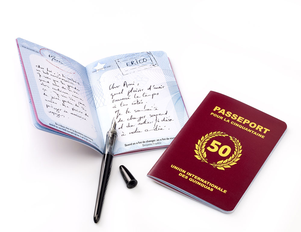 Cadeau Anniversaire 50 ans original : livre d\'or Passeport pour la Cinquantaine