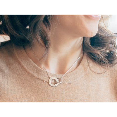 Collier personnalisé " anneaux entrelacés"