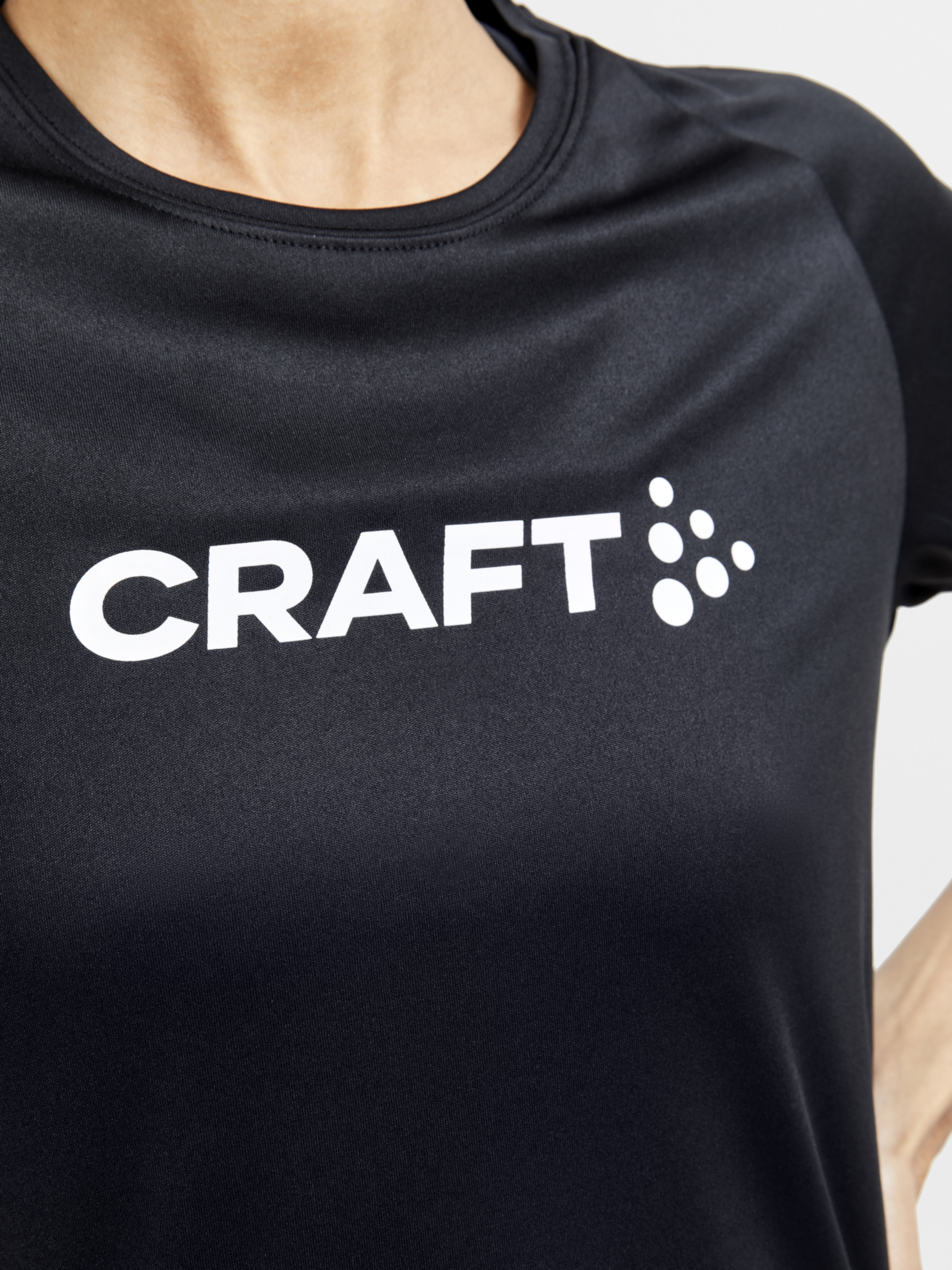 CRAFT_1911785-999000_tee-shirt_CORE_ESSENCE_ Logo_Tee_woman_black_sgequipement_sg_equipement (4)