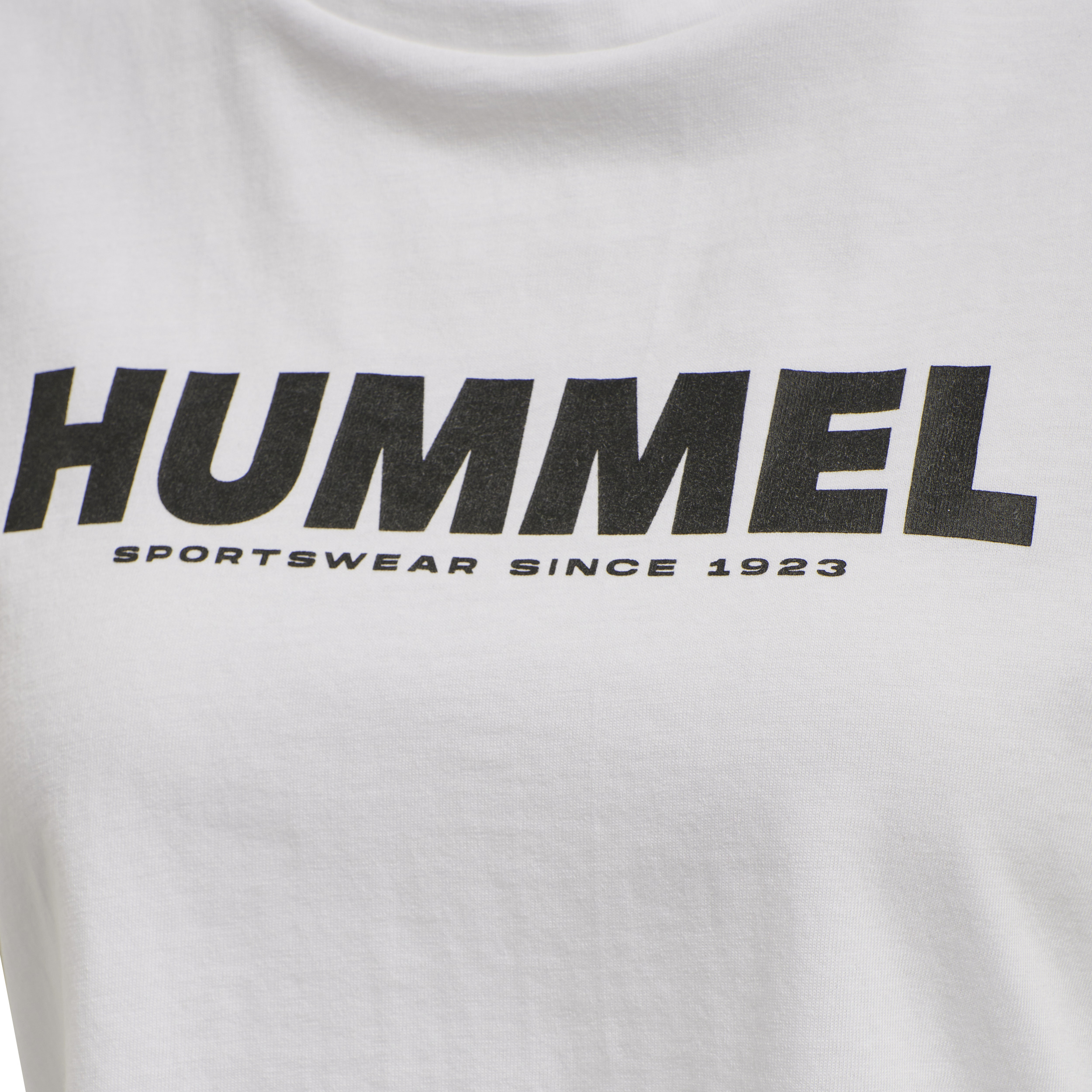 212560-9124_hummel_hummel_tee-shirt_hmlleagacy_cropped_woman_white_black (3)