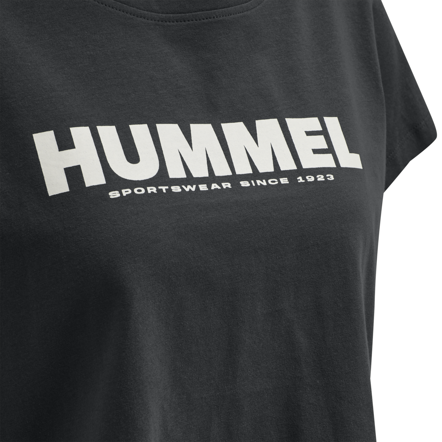 212560-2001_hummel_hummel_tee-shirt_hmlleagacy_cropped_woman_black (4)