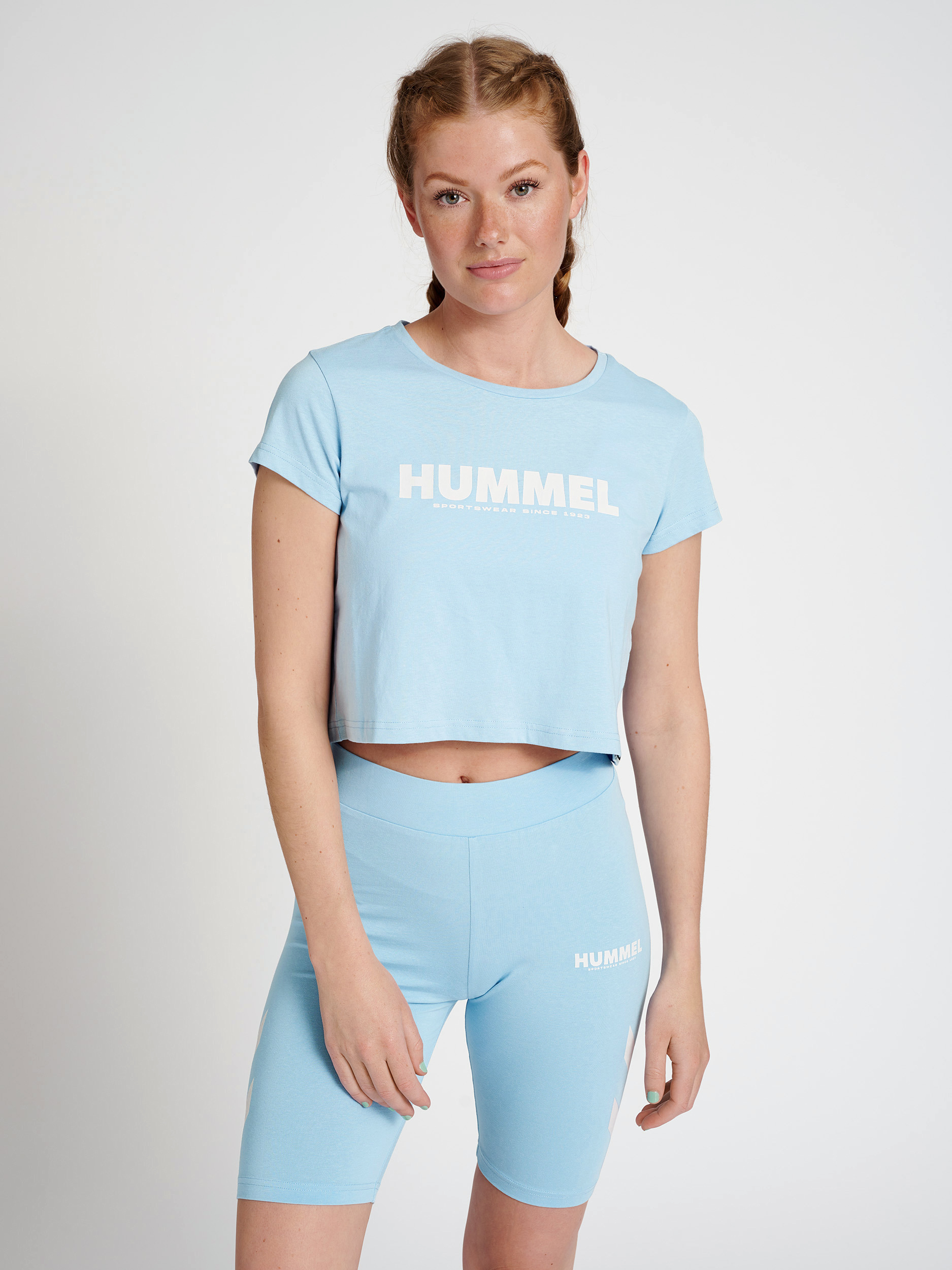 212560-7165_hummel_hummel_tee-shirt_hmlleagacy_cropped_woman_placid_blue_sg_equipement (4)
