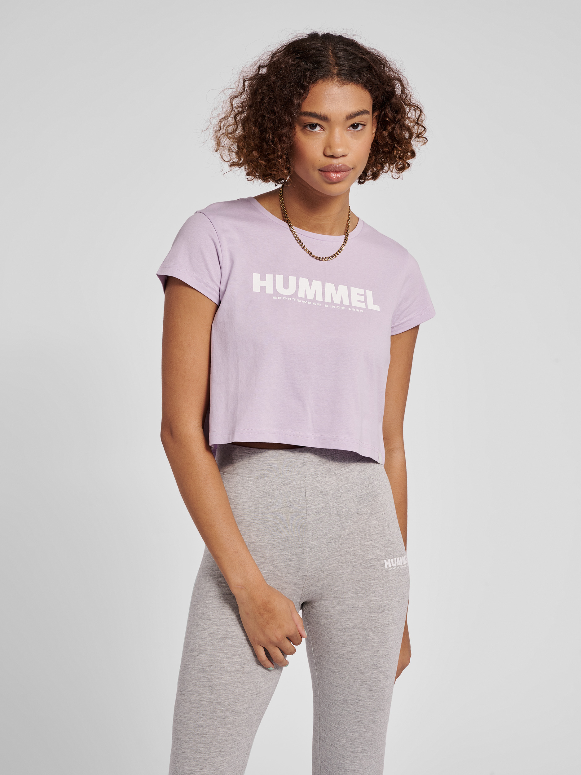 212560-3352_hummel_hummel_tee-shirt_hmlleagacy_cropped_woman_pastel_lilac_sg_equipement (4)