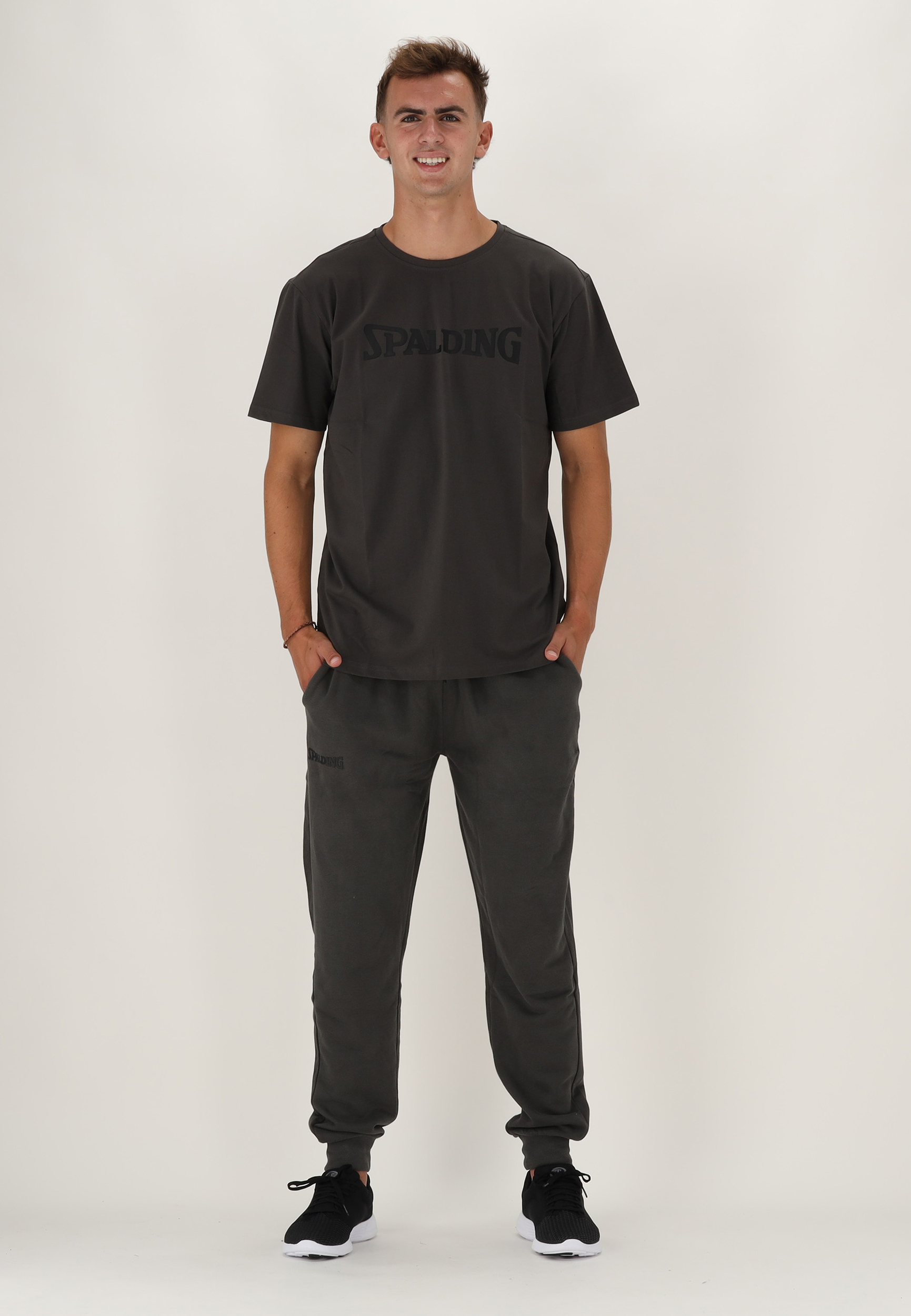 SPALDING_40232027-CH-BK_Tee-shirt_logo_men SS23_de_basket_charcoal_black_sgequipement_sg_equipement (1)