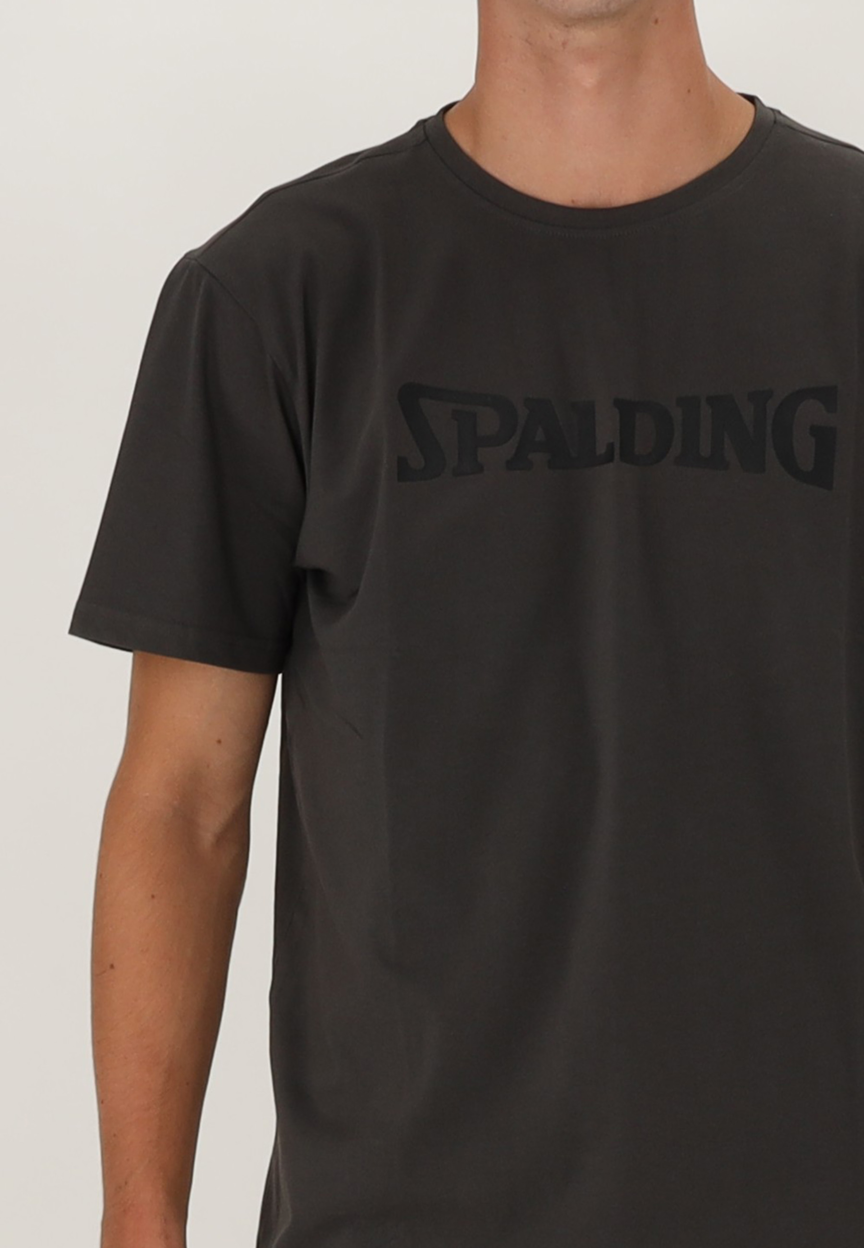 SPALDING_40232027-CH-BK_Tee-shirt_logo_men SS23_de_basket_charcoal_black_sgequipement_sg_equipement (5)
