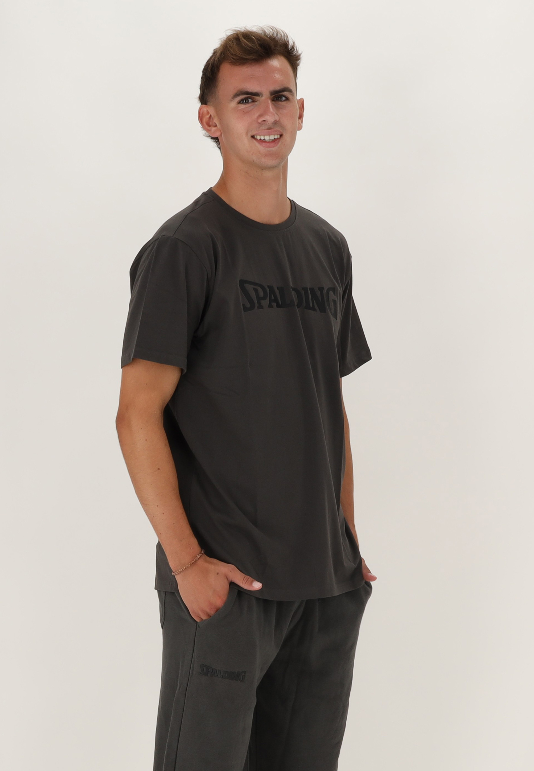SPALDING_40232027-CH-BK_Tee-shirt_logo_men SS23_de_basket_charcoal_black_sgequipement_sg_equipement (2)