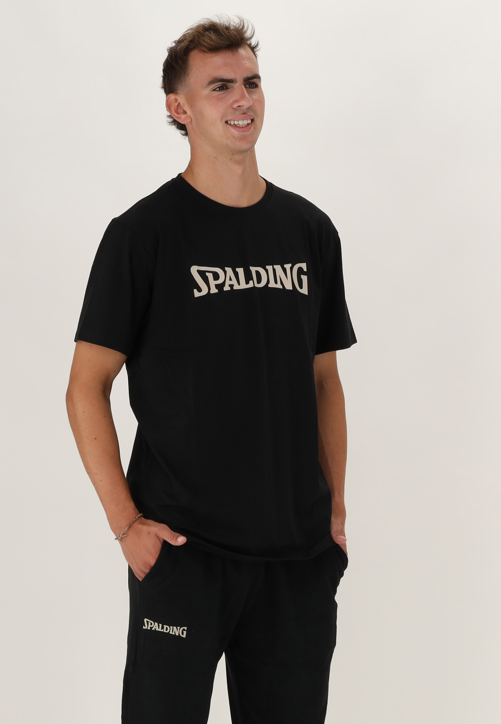 SPALDING_40232027-BK-BE_Tee-shirt_logo_men SS23_de_basket_black_beige_sgequipement_sg_equipement (2)