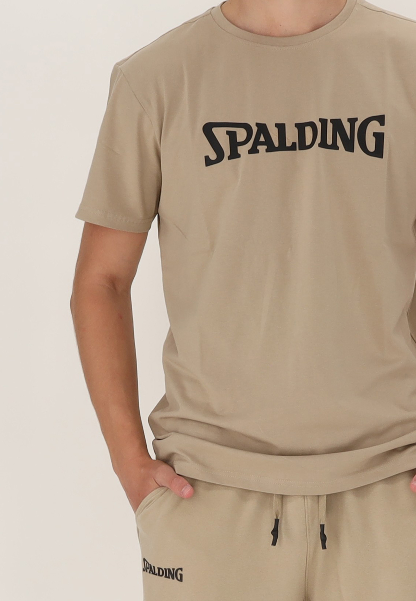 SPALDING_40232027-BE-BK__Tee-shirt_logo_men SS23_de_basket_beige_black_sgequipement_sg_equipement (5)