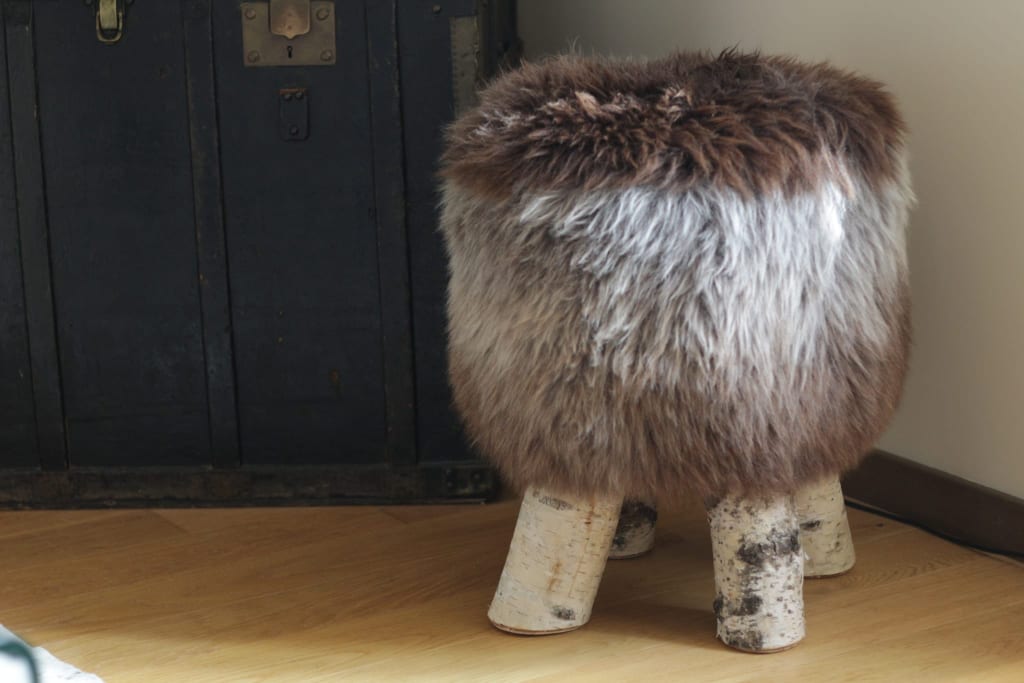 TABOURET PEAU DE MOUTON