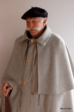 Men and Women sheperd capes made in France - informations - pyrenees-e-shop