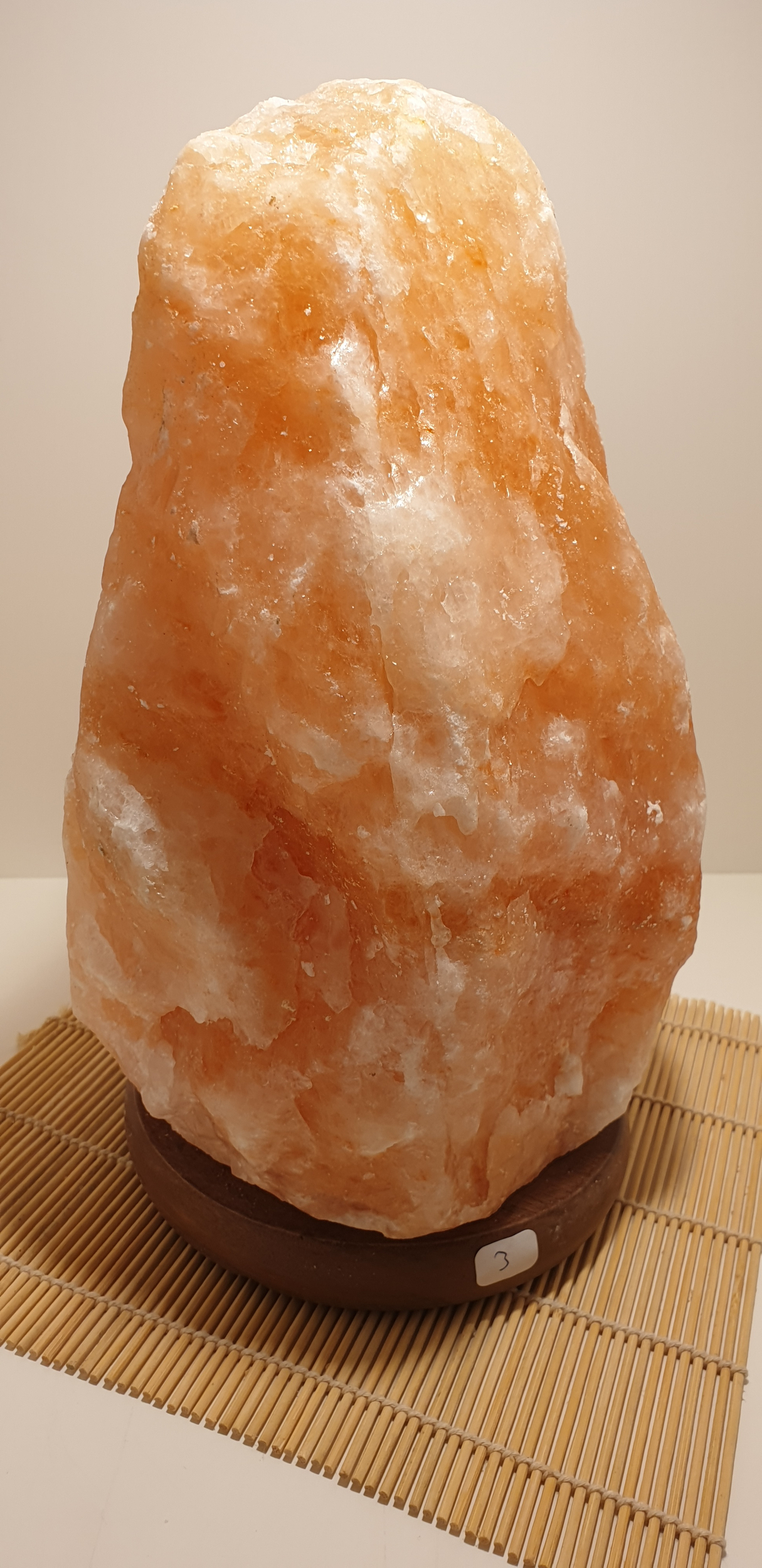 Lampe en pierre de sel taille moyenne (n°03)