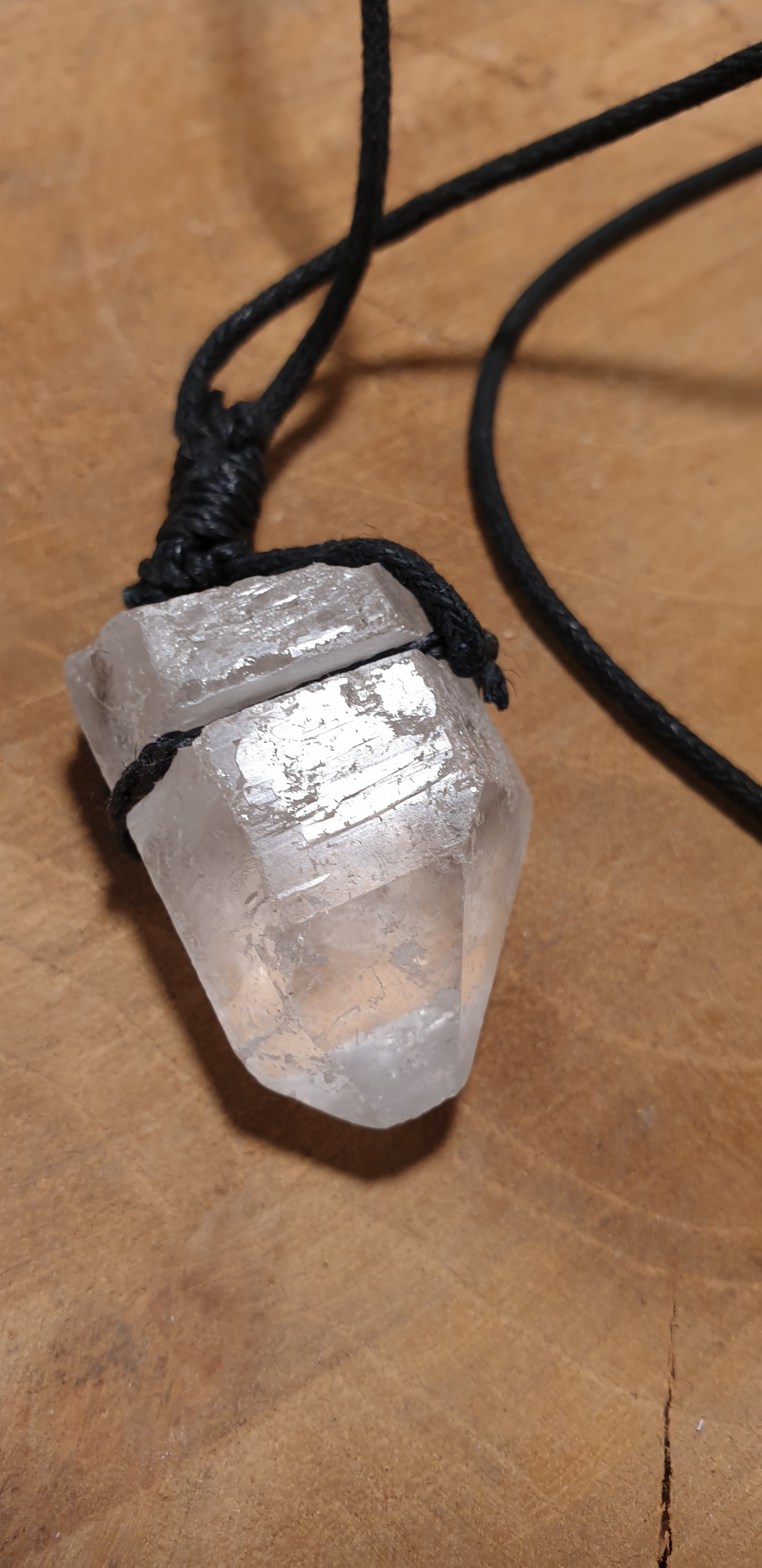 pendentif pierre brute cristal de roche 1
