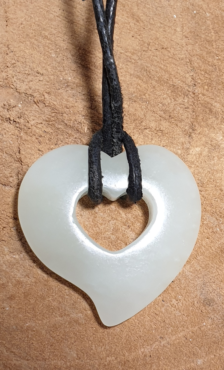 pendentif coeur dans un coeur jade vert 2