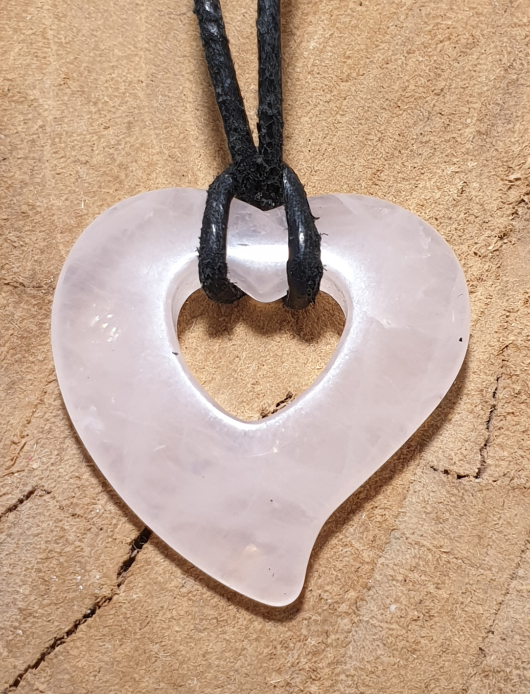 pendetif coeur dans un coeur quartz rose 2