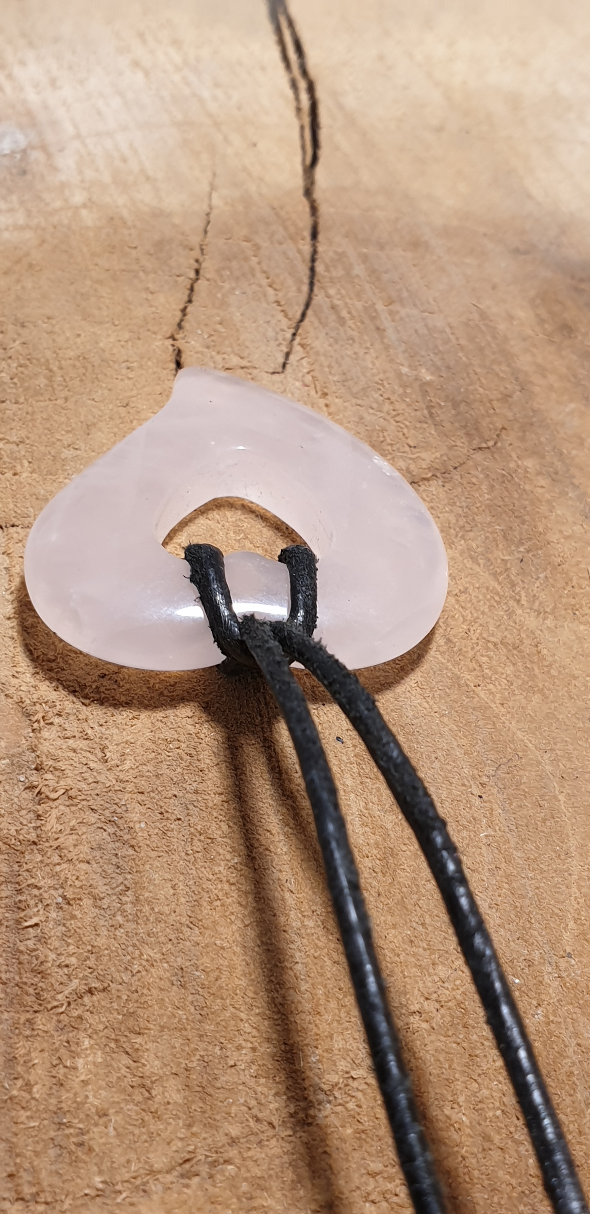 pendetif coeur dans un coeur quartz rose 5