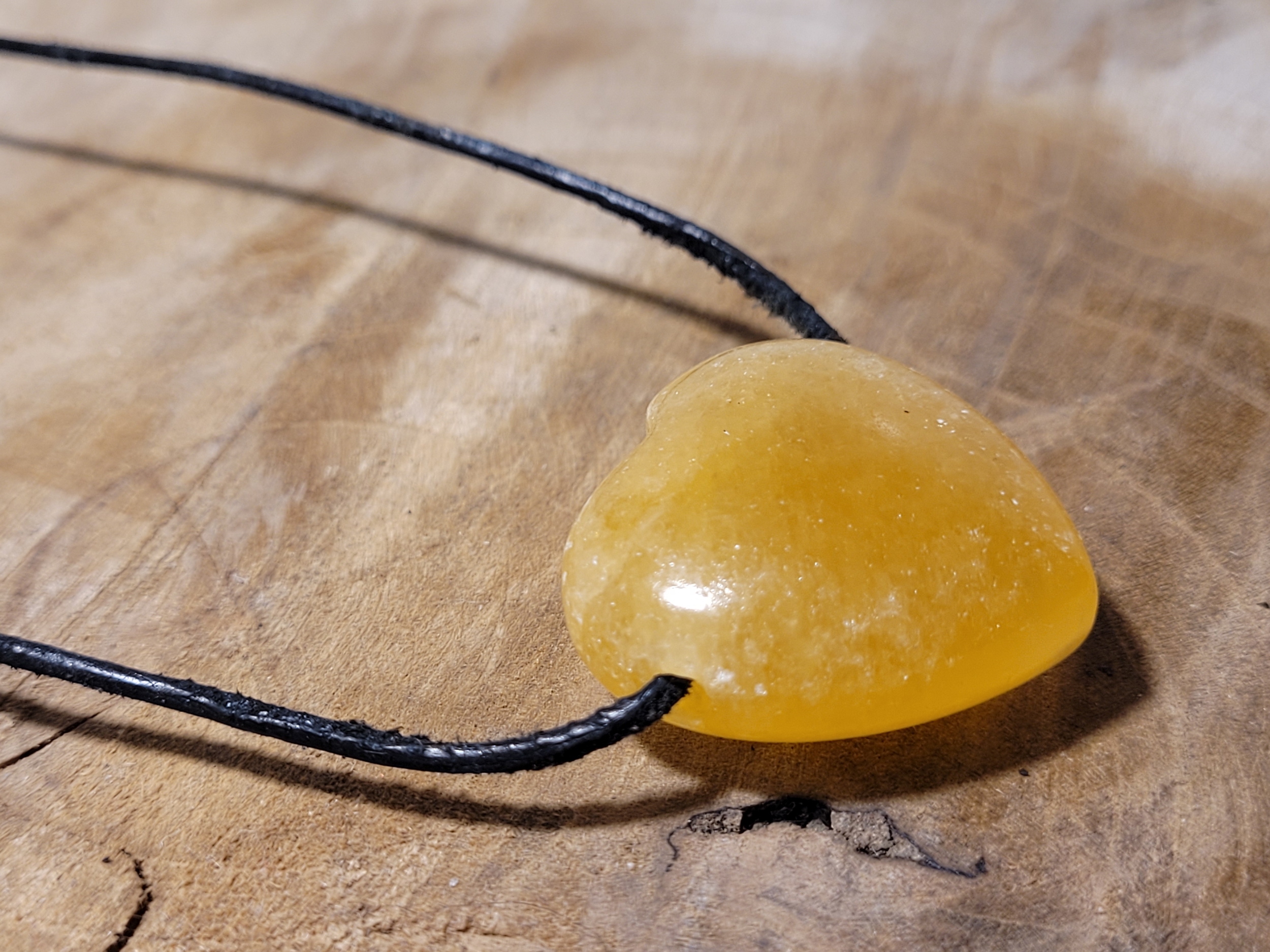 pendentif coeur percé calcite orange 3
