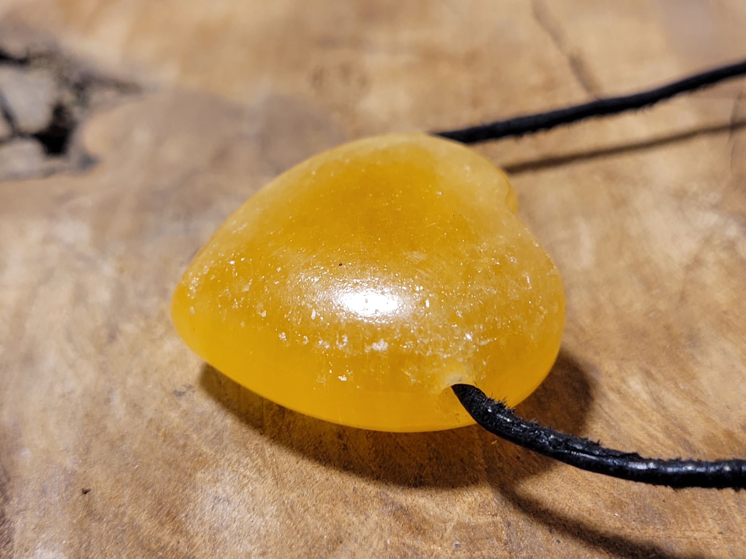 pendentif coeur percé calcite orange 4