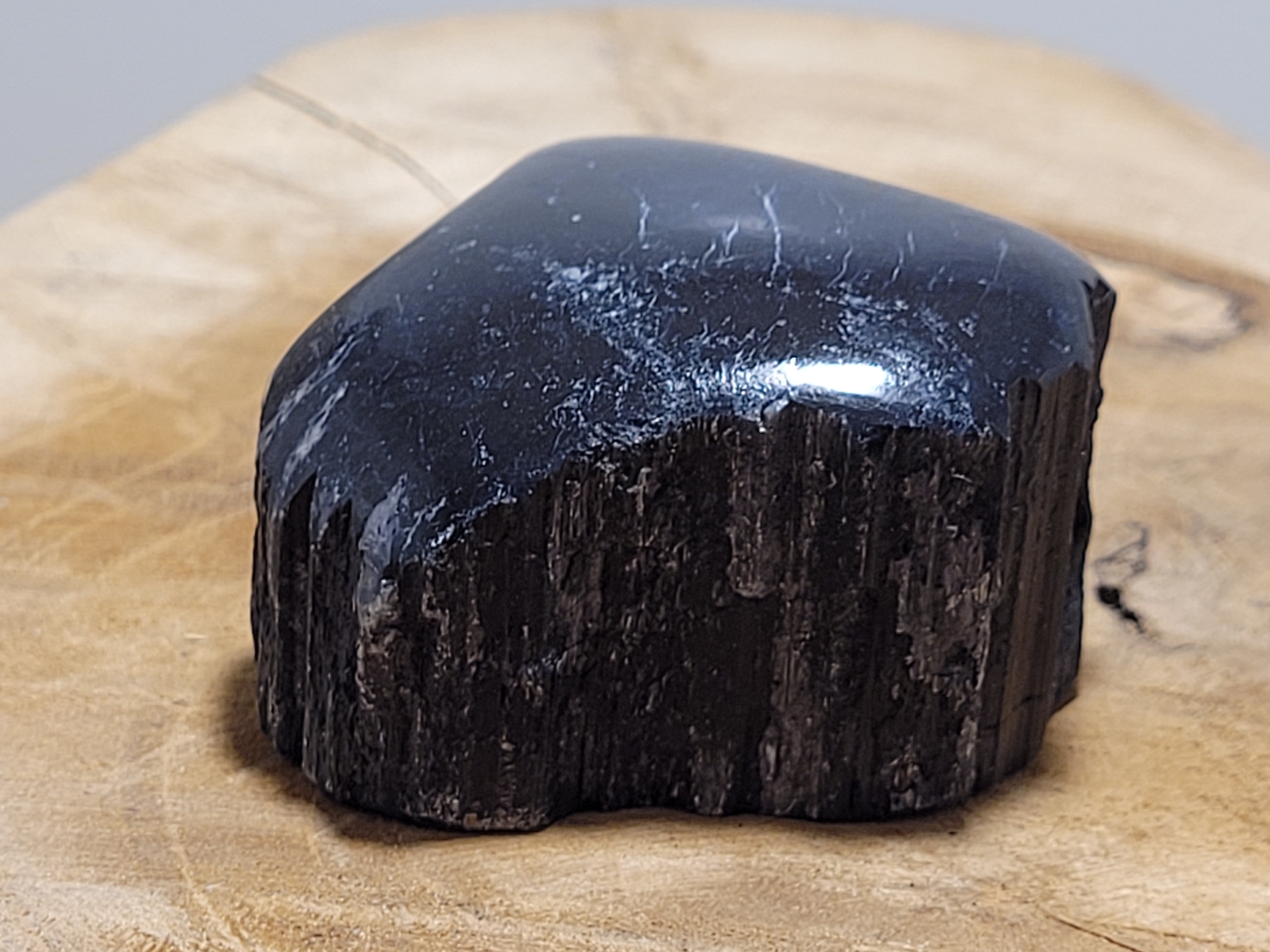 pierre brute 1 face polie tourmaline noire 1.2