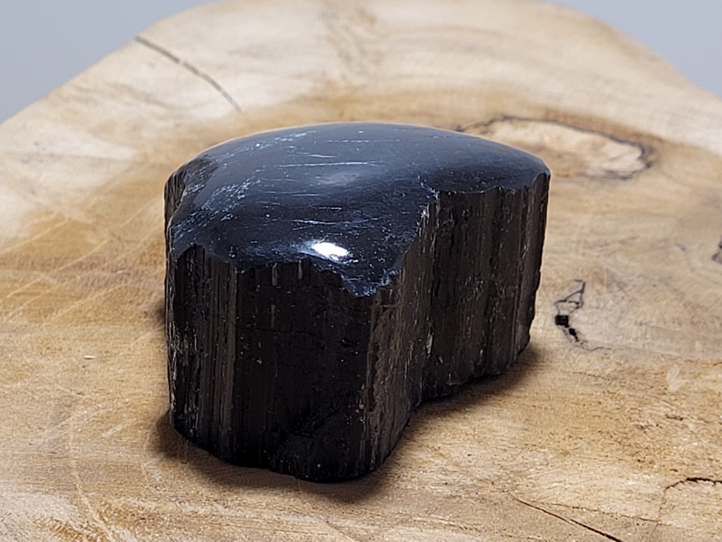 pierre brute 1 face polie tourmaline noire 1.3