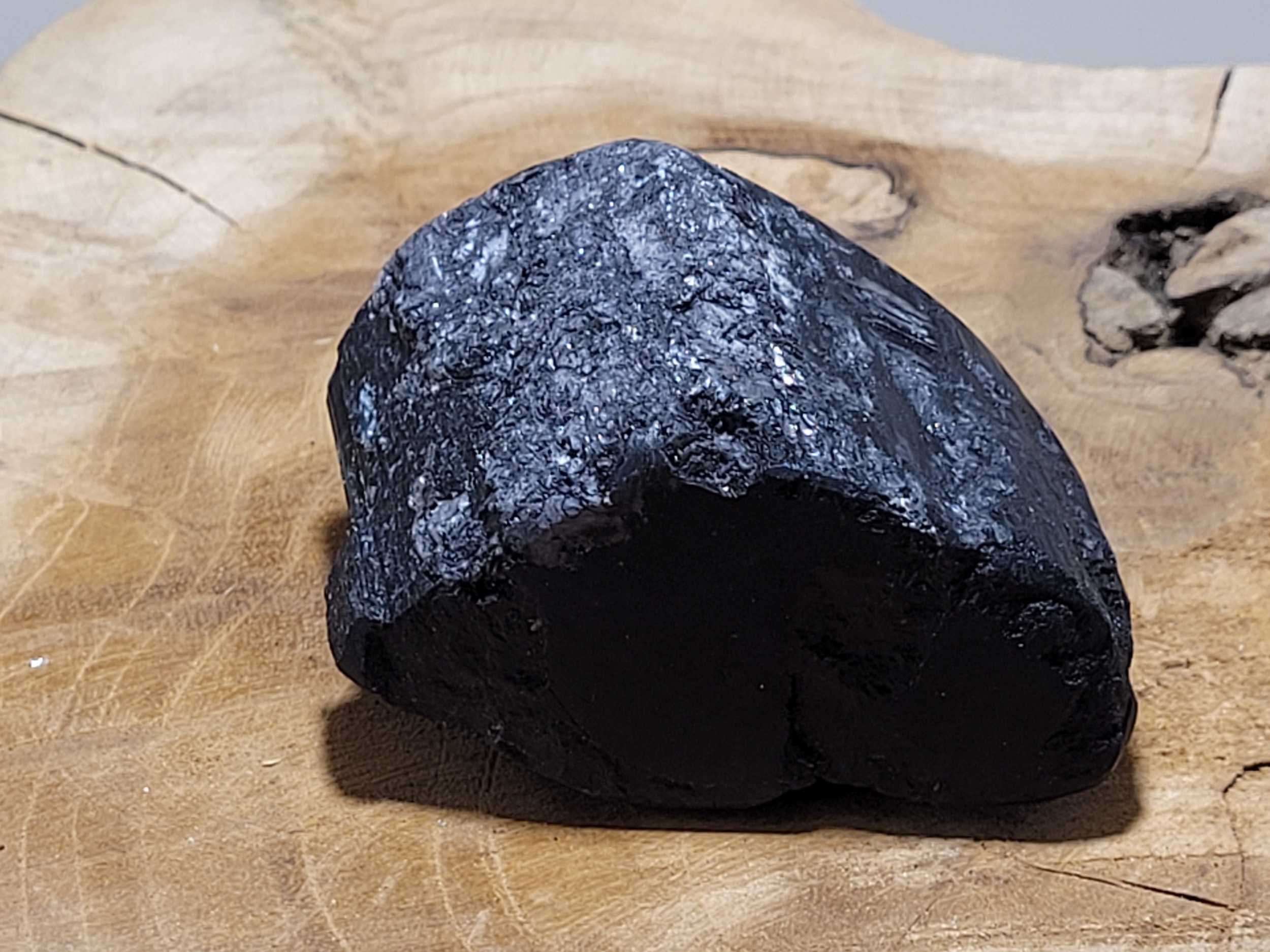 pierre brute 1 face polie tourmaline noire 2.6