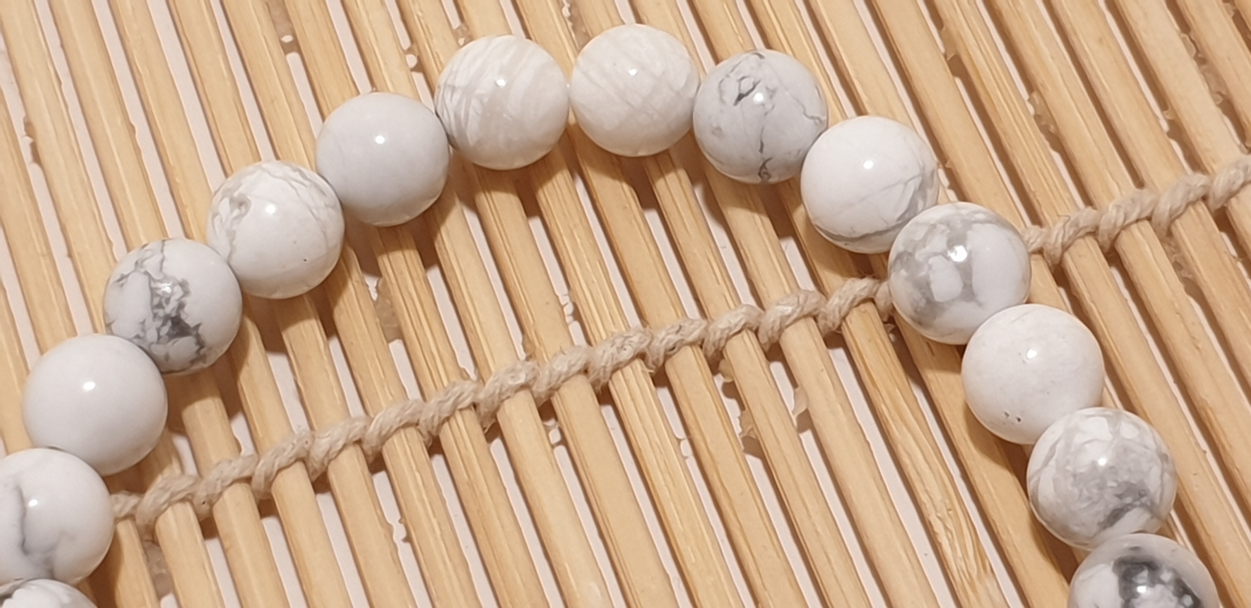 Bracelet En Pierres Naturelles De Howlite Blanche 8mm Avec Pendentif Lune