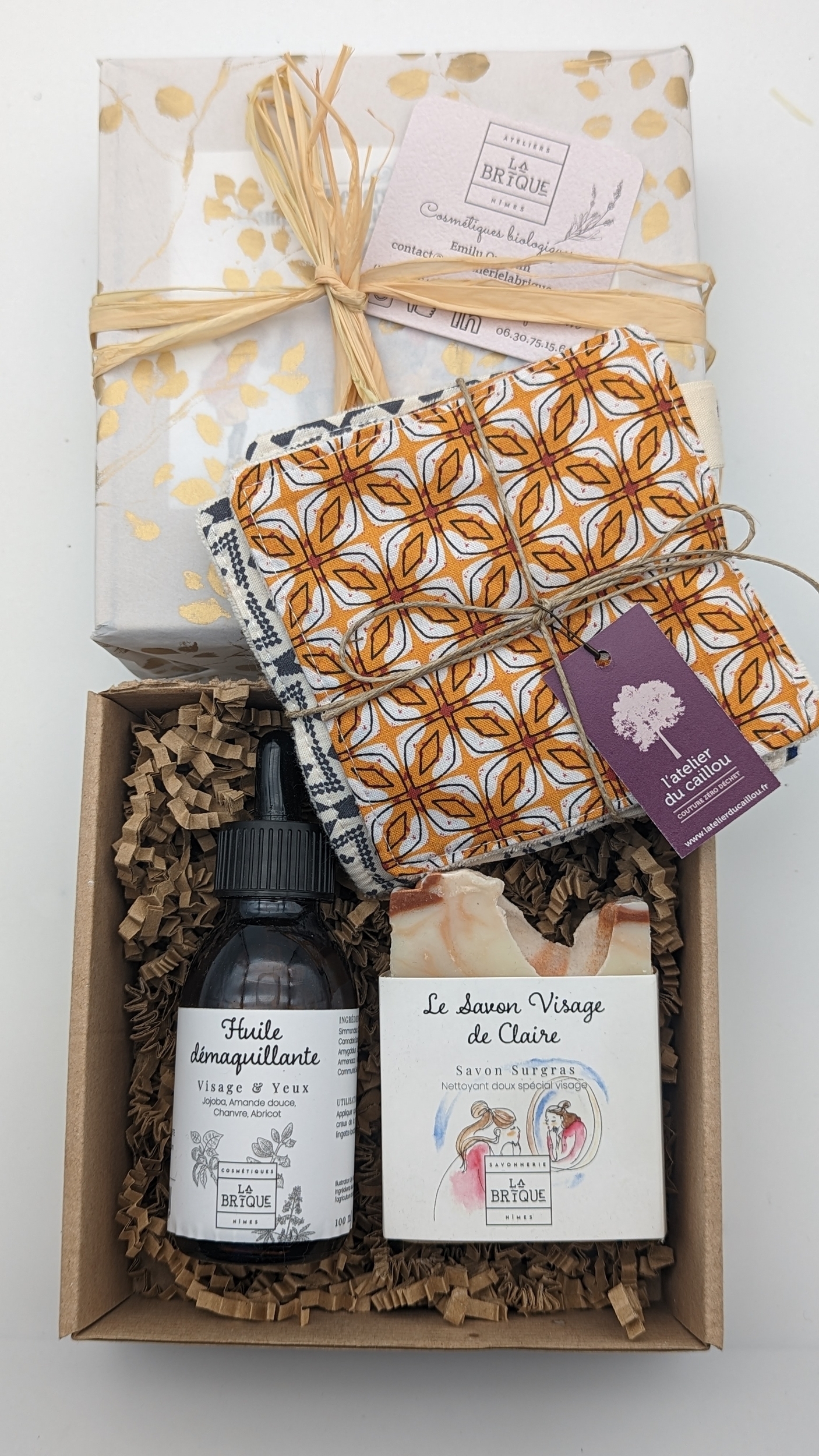 coffret-visage-huile-demaquillante-lingettes-savon-visage