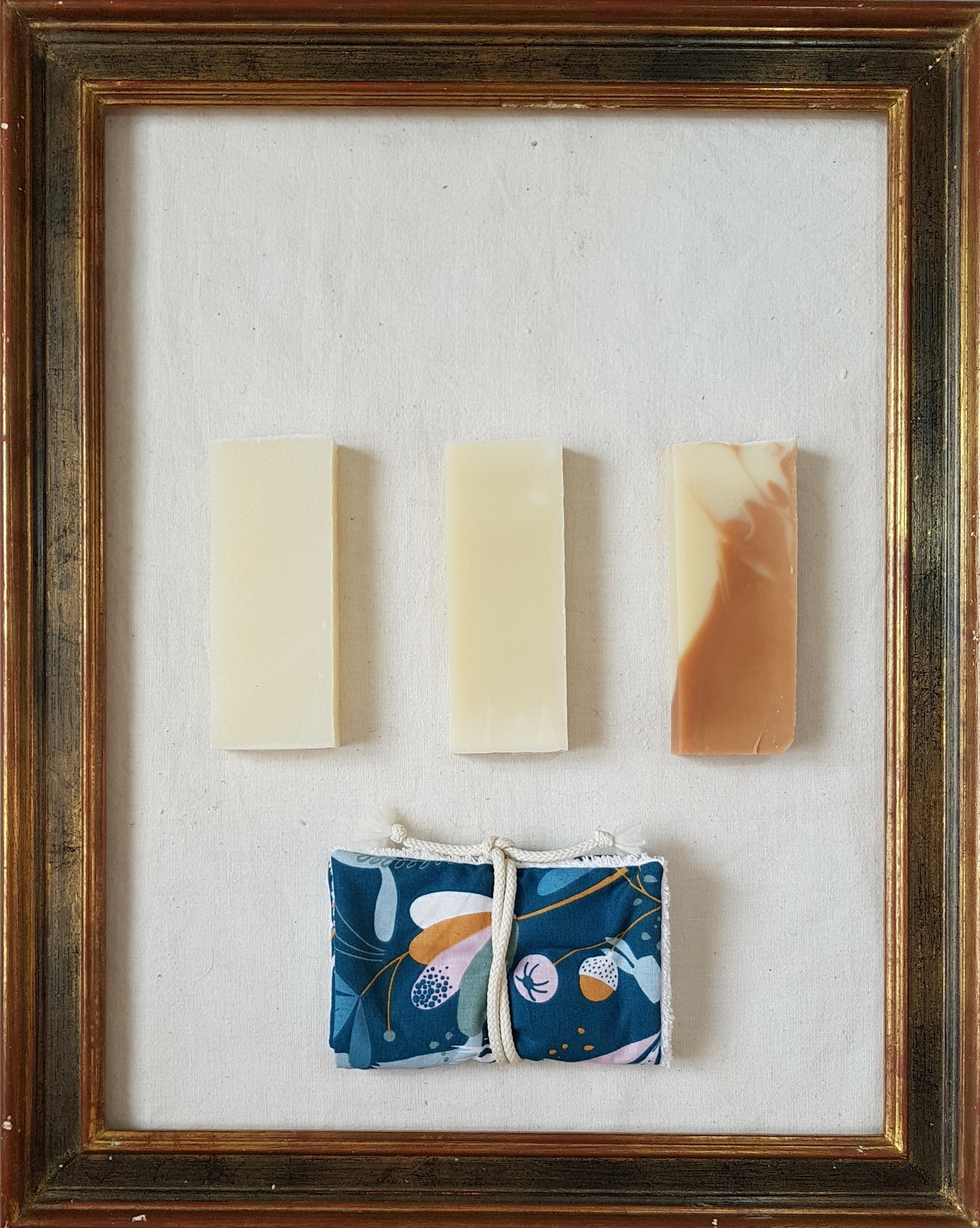 coffret trois savons et peignoir