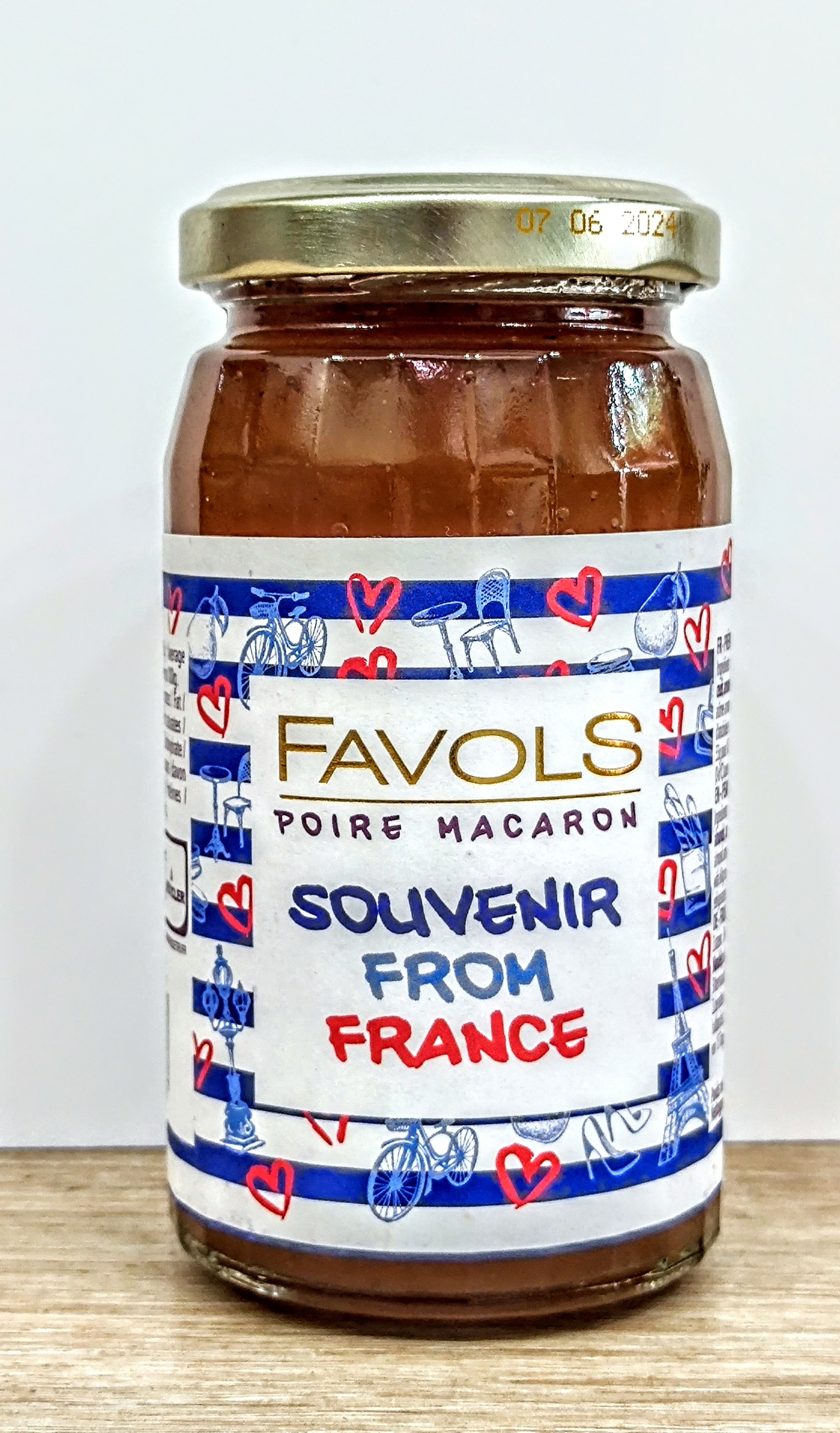 Souvenir from France  - Délice Poire Macaron