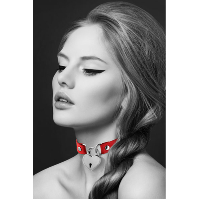 Collier rouge pendentif cadenas