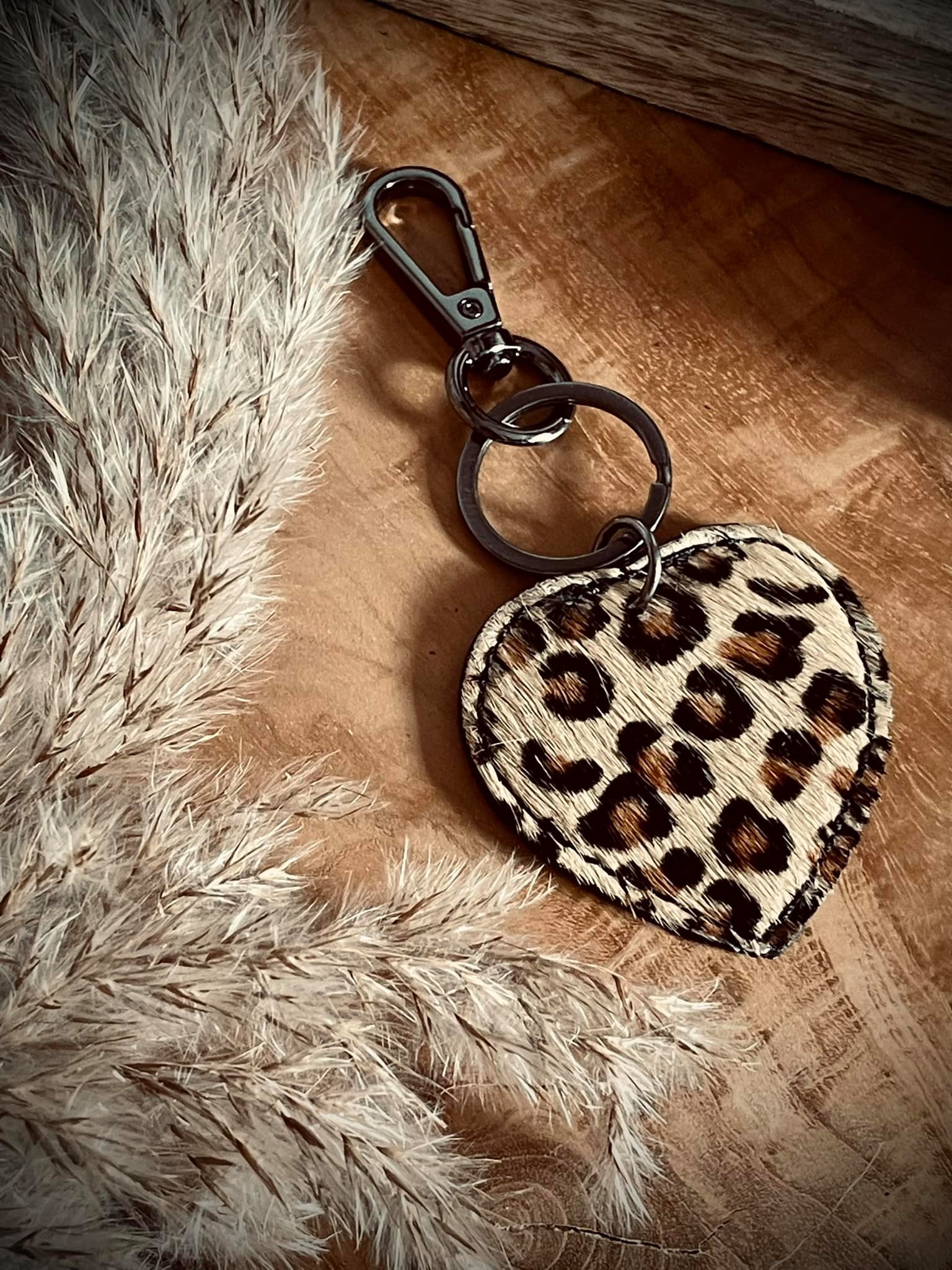 Porte-clés coeur léopard en CUIR effet poulain