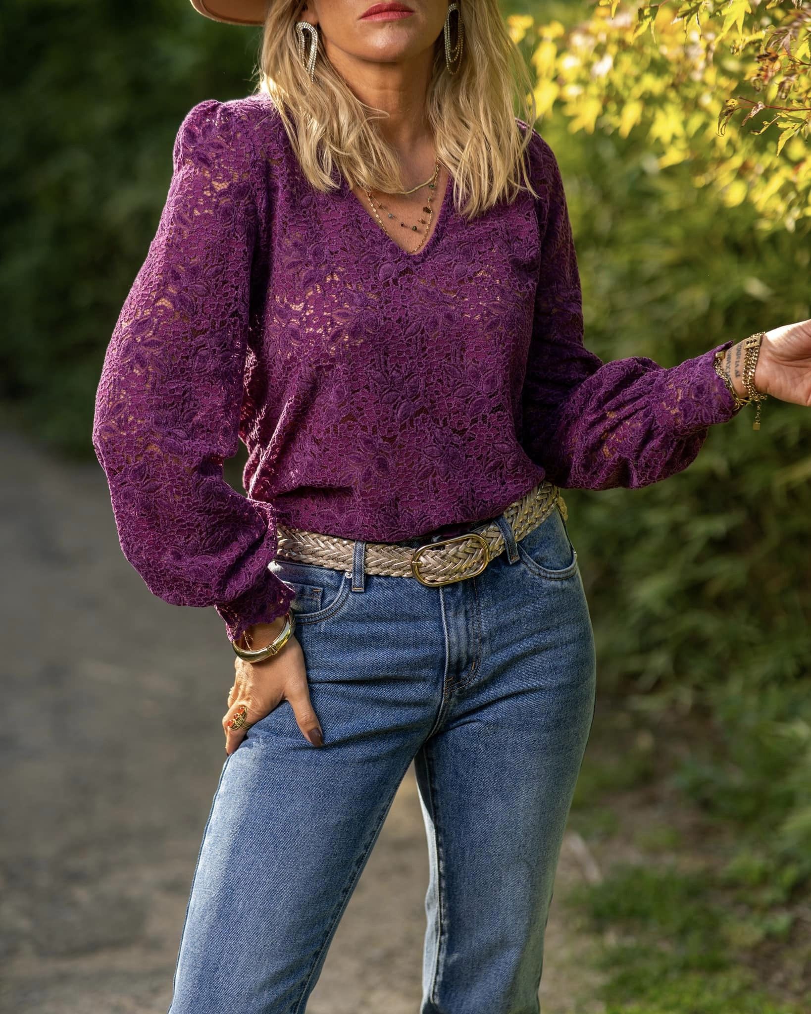Monica-blouse violette en dentelle de velours