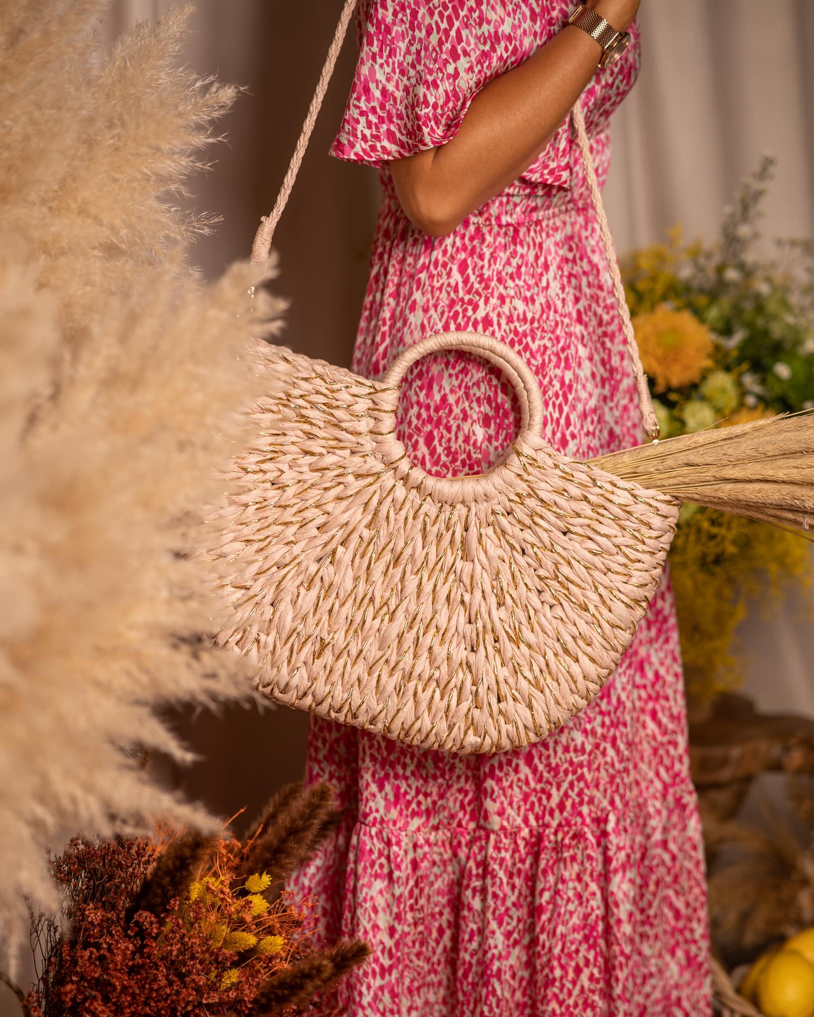Grand Panier en paille rose pastel avec anse