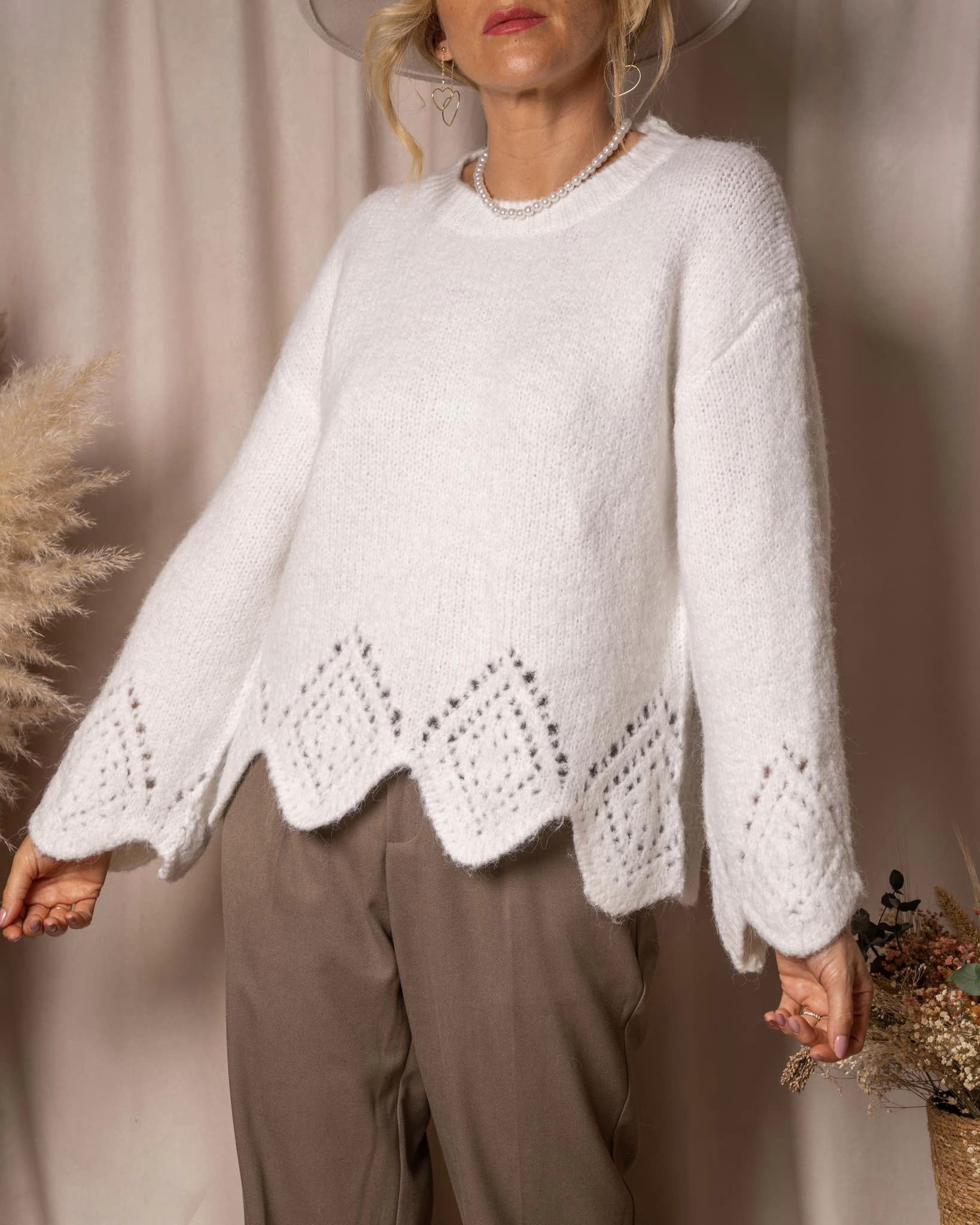 Célia-Pull blanc et ses jolies manches