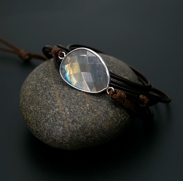 Bracelet bohème « Bḥāgavad » Esprit protecteur – en Cuir ciré et Labradorite-8