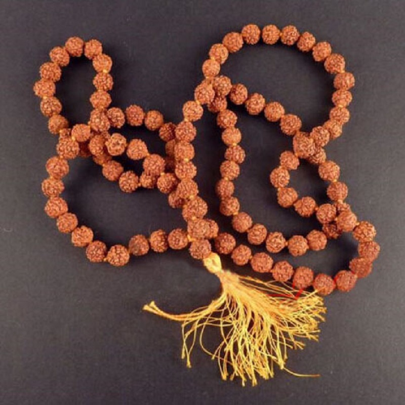 Mālā traditionnel Tibétain de Méditation « Kéna » en graines de  Rudraksha 8 mm
