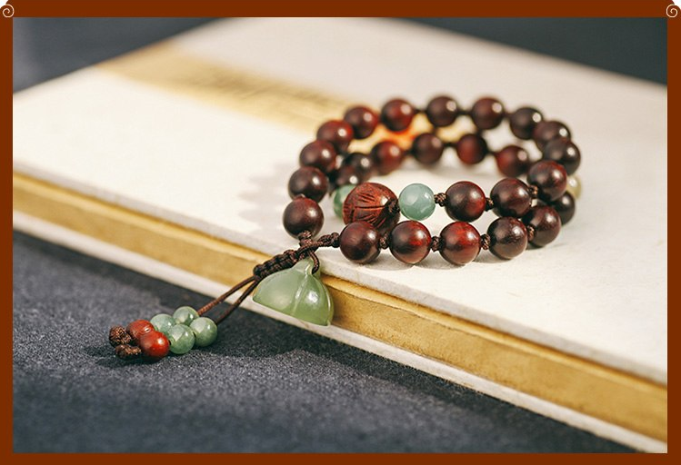 Bracelet Ethnique « Chandānā » Lotus Sacré - en Bois de Santal rouge et Jade naturel-